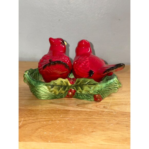 Cracker Barrel Ceramic Cardinal Birds Salt & Pepper Shakers With Holly Base - Picture 5 of 12